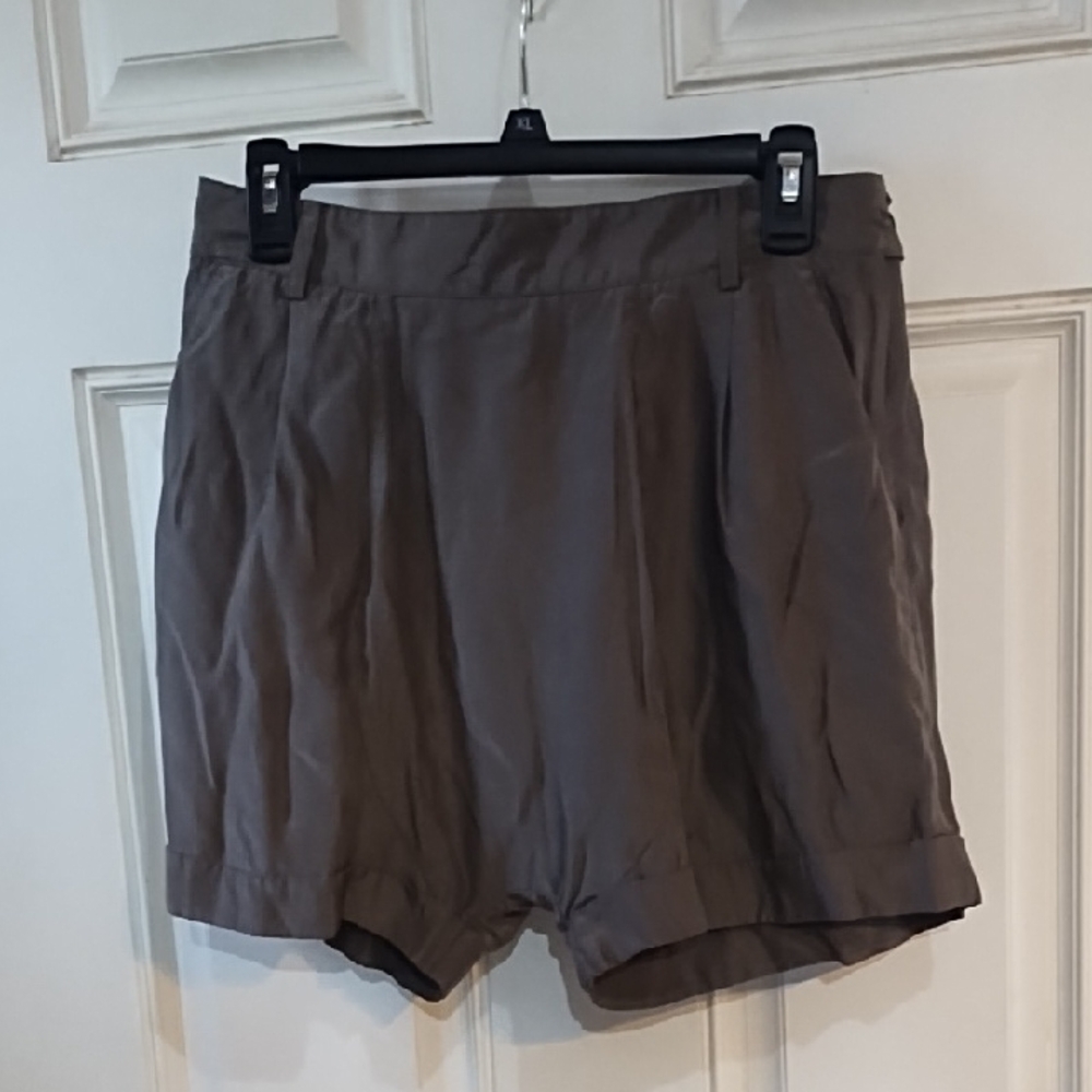 Women’s Casual Pleat Front Shorts - Taupe